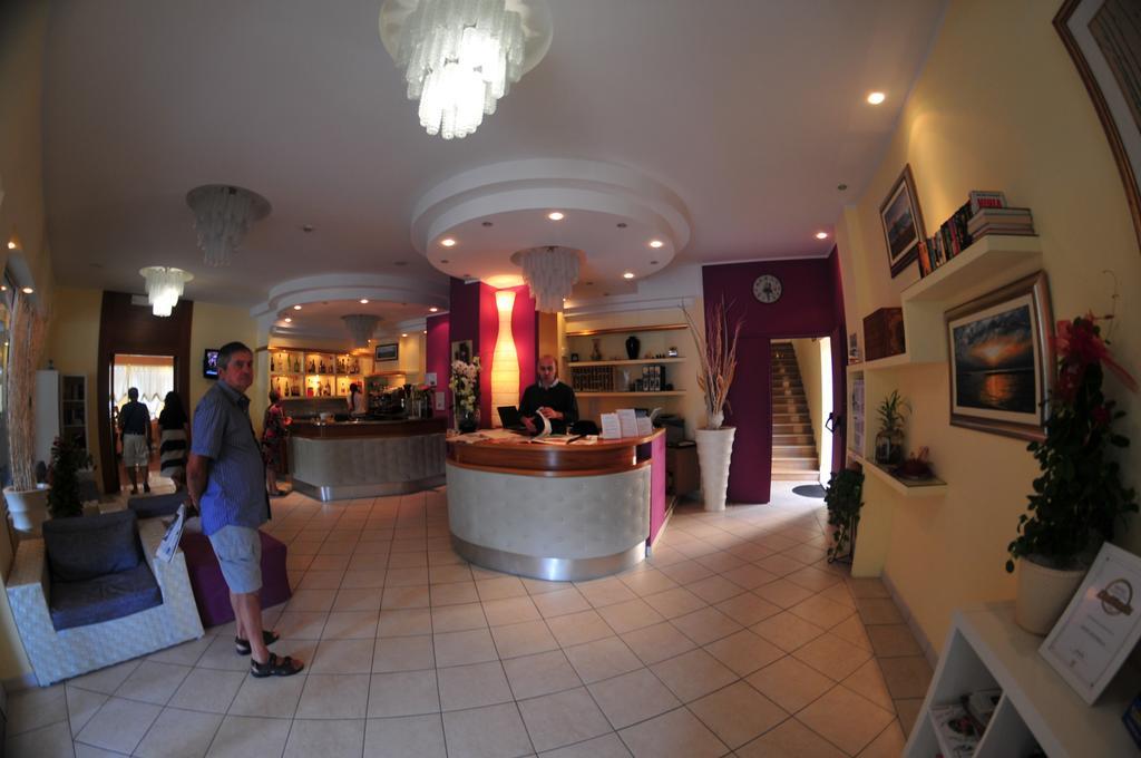 Hotel Antonella Lido di Classe Extérieur photo